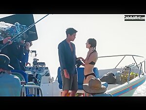 Kaitlyn Dever, Billie Lourd & Julia Roberts Outdoor , Bikini in Ticket to Paradise (2022) 17
