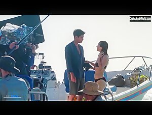 Kaitlyn Dever, Billie Lourd & Julia Roberts Outdoor , Bikini in Ticket to Paradise (2022) 19