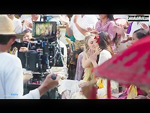 Kaitlyn Dever, Billie Lourd & Julia Roberts Outdoor , Bikini in Ticket to Paradise (2022) 9