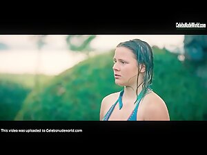 Emma-Katharina Suthe and others in Get Lucky (2019) 20