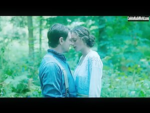 Emma Corrin in Lady Chatterley's Lover (2022) 10