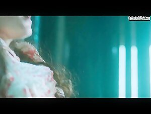 Emma Corrin in Lady Chatterley's Lover (2022) 8