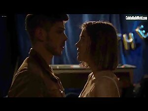 Stephanie Schneider in Suze (2019)  1