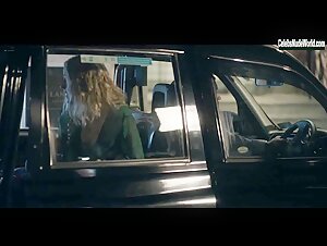 Kristen Bell, Cynthia Addai-Robinson in The People We Hate At The Wedding (2022)  11