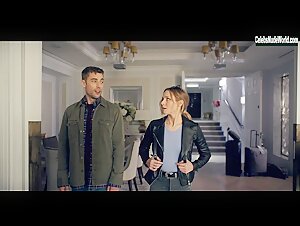 Kristen Bell, Cynthia Addai-Robinson in The People We Hate At The Wedding (2022)  5