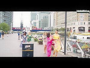 Kristen Bell, Cynthia Addai-Robinson in The People We Hate At The Wedding (2022)  6
