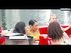 Kristen Bell, Cynthia Addai-Robinson in The People We Hate At The Wedding (2022)  7