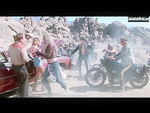Elizabeth Kaitan, Wendy Barry in Savage Dawn (1985) 3