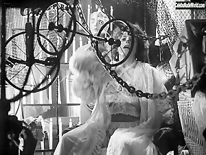 Meredyth Herold, Michele Valley in Singapore Sling (1990) 2