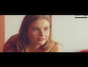 Emily Mortimer, Stefanie Scott in Mary (2019) 12