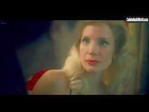 Jessica Chastain Kissing , Bathroom in George and Tammy (2022) 13