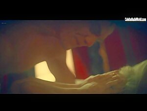 Jessica Chastain Kissing , Bathroom in George and Tammy (2022) 15