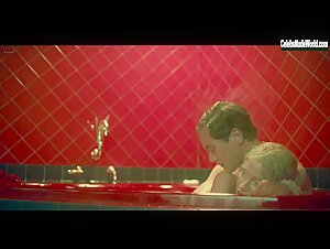 Jessica Chastain Kissing , Bathroom in George and Tammy (2022) 20