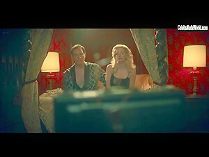 Jessica Chastain Kissing , Bathroom in George and Tammy (2022) 7