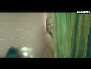 Jessica Chastain Bathroom , Blonde in George and Tammy (2022) 13