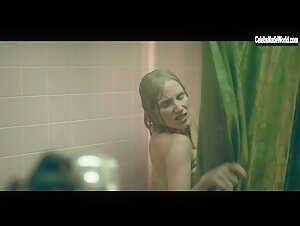 Jessica Chastain Bathroom , Blonde in George and Tammy (2022) 17