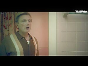 Jessica Chastain Bathroom , Blonde in George and Tammy (2022) 20