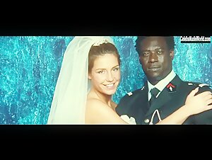 Adele Exarchopoulos, Daphne Patakia, Swala Emati nude, Kissing in Les cinq diables (2022) 1