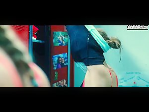 Adele Exarchopoulos, Daphne Patakia, Swala Emati nude, Kissing in Les cinq diables (2022) 7