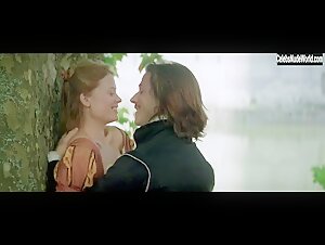 Melanie Thierry Costume , Cleavage in La princesse de Montpensier (2010) 1