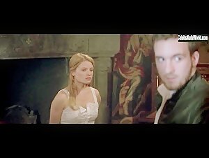 Melanie Thierry Costume , Cleavage in La princesse de Montpensier (2010) 14