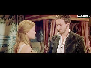 Melanie Thierry Costume , Cleavage in La princesse de Montpensier (2010) 15