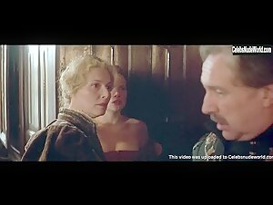 Melanie Thierry Costume , Cleavage in La princesse de Montpensier (2010) 4