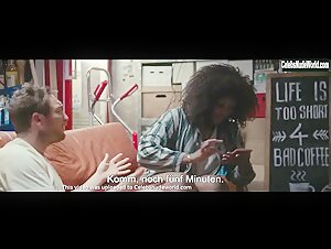 Henriette Confurius, Luise Heyer, Raychel Addo in Generation Beziehungsunfahig (2021)  3