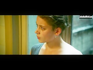 Ludivine Sagnier, Sophie Breyer in La Ruche (2021)  13