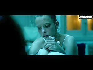 Ludivine Sagnier, Sophie Breyer in La Ruche (2021)  6