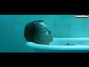 Ludivine Sagnier, Sophie Breyer in La Ruche (2021)  7