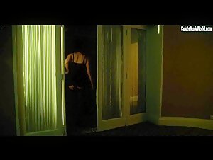Mathilde Seigner in Le coeur à l'ouvrage (2000) 11