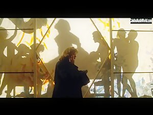 Mathilde Seigner in Le coeur à l'ouvrage (2000) 14