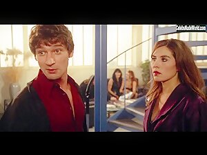 Mathilde Seigner in Le coeur à l'ouvrage (2000) 4