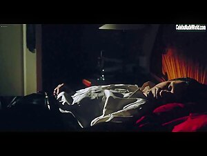 Mathilde Seigner in Le coeur à l'ouvrage (2000) 9