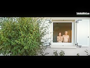 Julie-Marie Parmentier, Amandine Chauveau, Bulle Ogier in Les petits ruisseaux (2010) 19