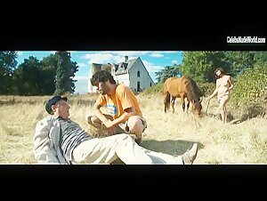 Julie-Marie Parmentier, Amandine Chauveau, Bulle Ogier in Les petits ruisseaux (2010) 5