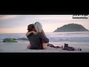 Maria Casadevall & Sophie Charlotte in Ilha de Ferro (2018) S1  15
