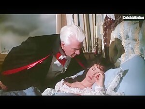 Lysette Anthony & Darla Haun and Karen Roe in Dracula Dead and Loving It (1995)  14