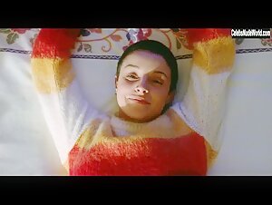 Ingrid Rubio changing , kissing scene in Taxi (1996)  2