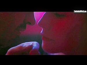 Maaike Neuville, Carice van Houten in Red Light (2021) 6