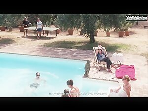 Victoria Larchenko, Myriam Catania in La bella gente (2009)  12