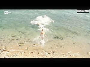 Katsiaryna Shulha (as Caterina Shulha) in Il confine (2018)  1