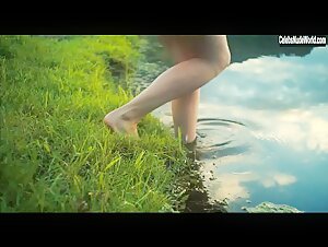 Noemi Bertoldi, Federica Ferro in Un nome scritto nell'acqua (2021)  9
