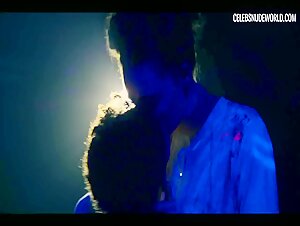 Tanya Reynolds, Patricia Allison lesbian, Sexy scene in Sex Education (2019-) 12