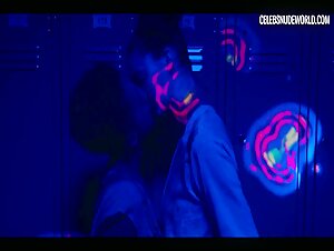 Tanya Reynolds, Patricia Allison lesbian, Sexy scene in Sex Education (2019-) 5