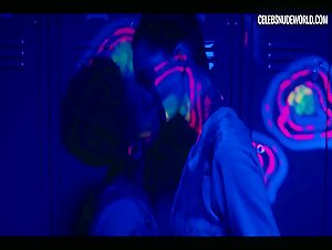 Tanya Reynolds, Patricia Allison lesbian, Sexy scene in Sex Education (2019-) 6