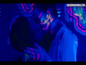 Tanya Reynolds, Patricia Allison lesbian, Sexy scene in Sex Education (2019-) 7