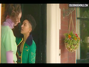 Tanya Reynolds, Patricia Allison Sexy, lesbian scene in Sex Education (2019-) 5