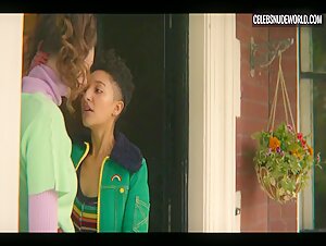 Tanya Reynolds, Patricia Allison Sexy, lesbian scene in Sex Education (2019-) 6